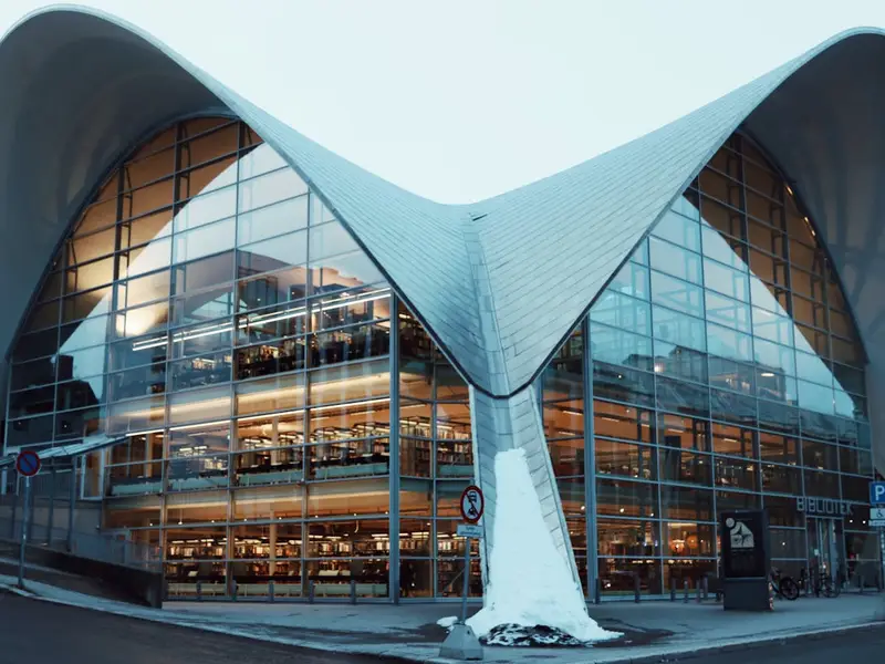 Modern townhome near community lake in Calgary